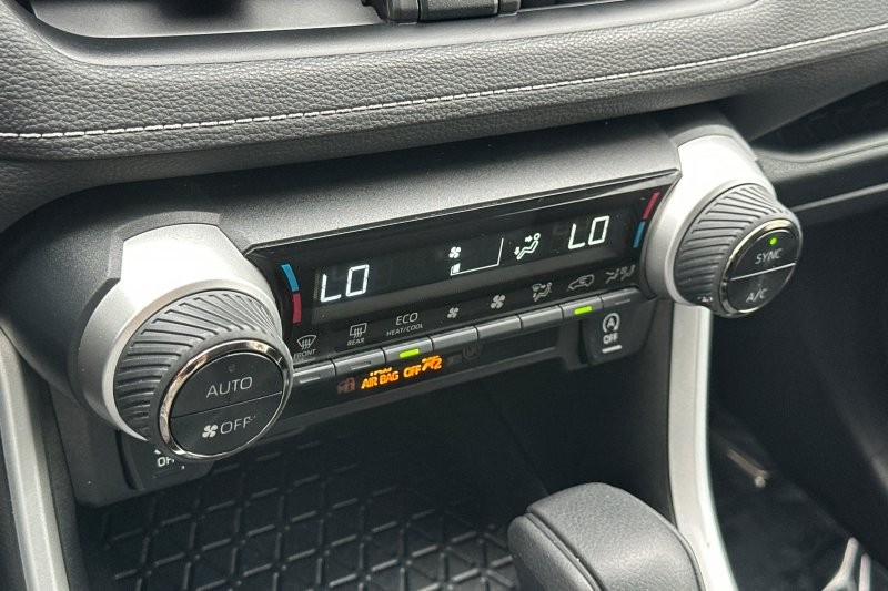 Toyota RAV4 Vehicle Full-screen Gallery Image 20