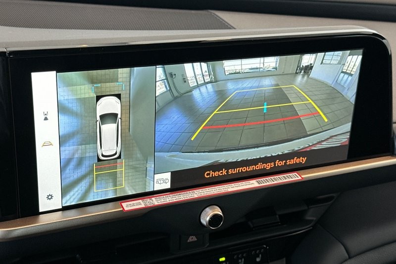 Toyota Crown Signia Vehicle Full-screen Gallery Image 19