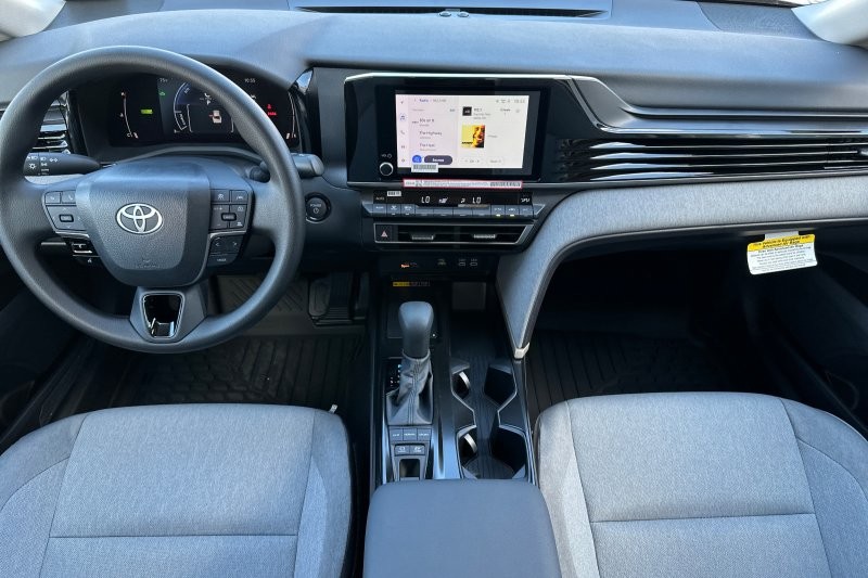 Toyota Camry Vehicle Full-screen Gallery Image 12