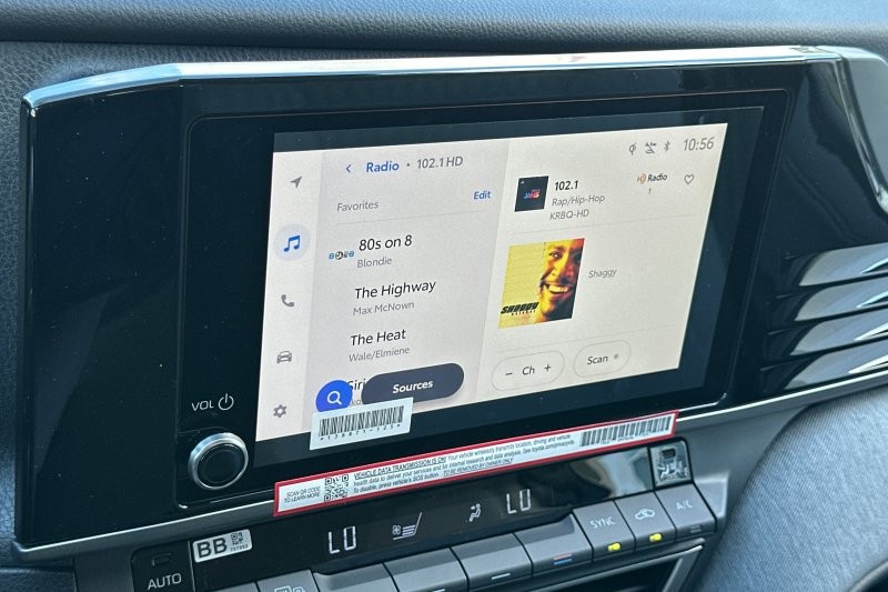Toyota Camry Vehicle Full-screen Gallery Image 17