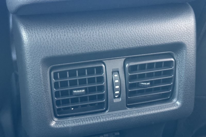 Toyota Camry Vehicle Full-screen Gallery Image 14