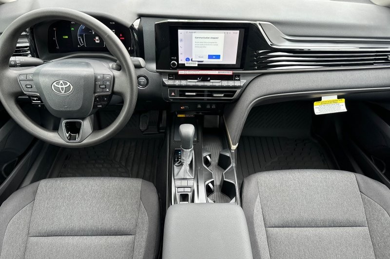 Toyota Camry Vehicle Full-screen Gallery Image 12