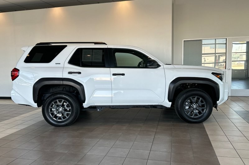 Toyota 4Runner Vehicle Full-screen Gallery Image 03