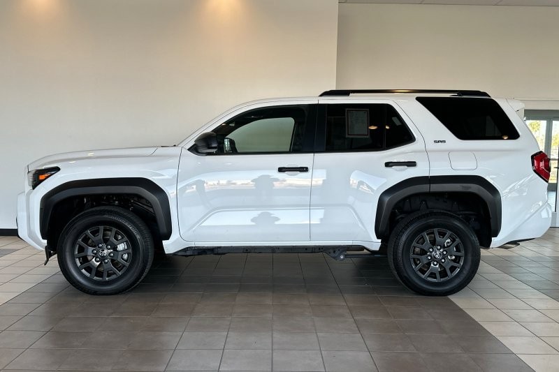Toyota 4Runner Vehicle Full-screen Gallery Image 07