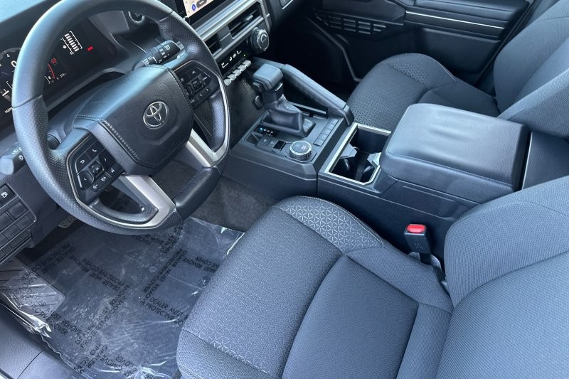Toyota 4Runner Vehicle Full-screen Gallery Image 10