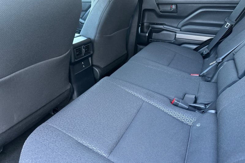 Toyota 4Runner Vehicle Full-screen Gallery Image 12