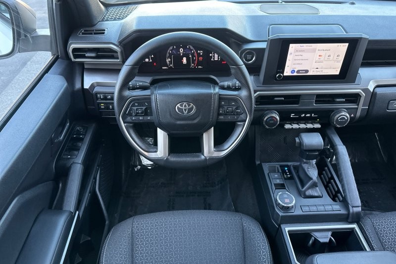Toyota 4Runner Vehicle Full-screen Gallery Image 14