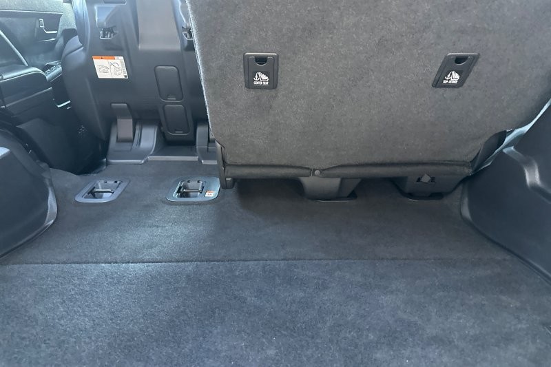 Toyota 4Runner Vehicle Full-screen Gallery Image 15