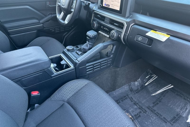 Toyota 4Runner Vehicle Full-screen Gallery Image 16