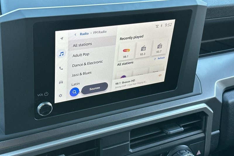 Toyota 4Runner Vehicle Full-screen Gallery Image 18