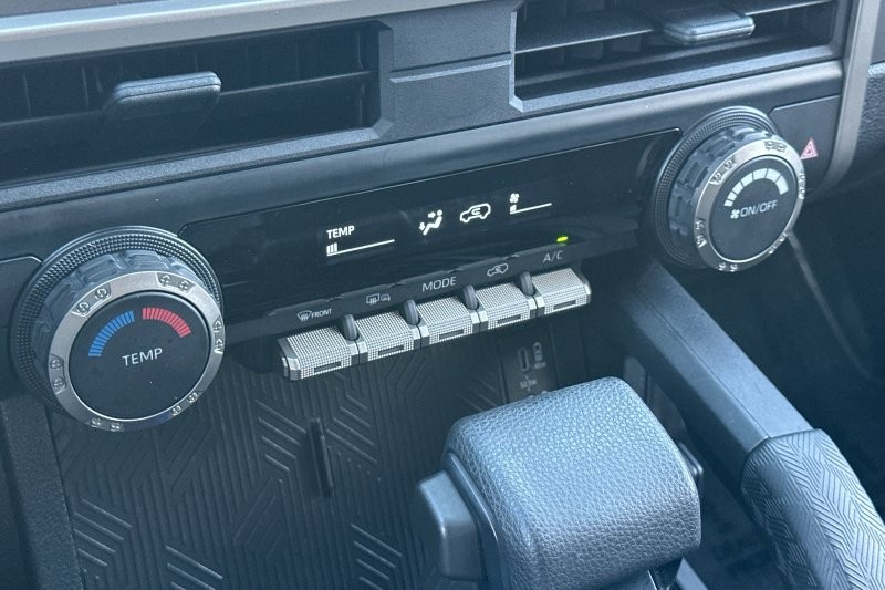 Toyota 4Runner Vehicle Full-screen Gallery Image 20