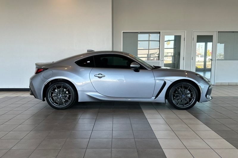 Subaru BRZ Vehicle Full-screen Gallery Image 03