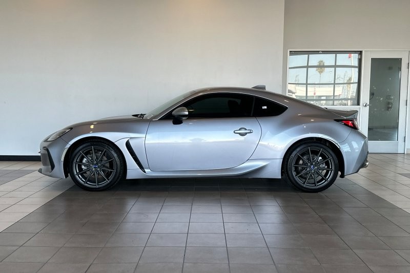 Subaru BRZ Vehicle Full-screen Gallery Image 07