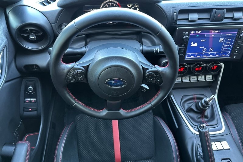 Subaru BRZ Vehicle Full-screen Gallery Image 14