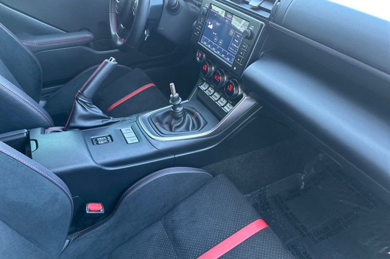 Subaru BRZ Vehicle Full-screen Gallery Image 15