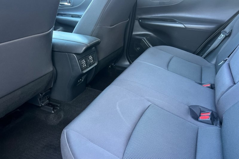 Toyota Venza Vehicle Full-screen Gallery Image 12
