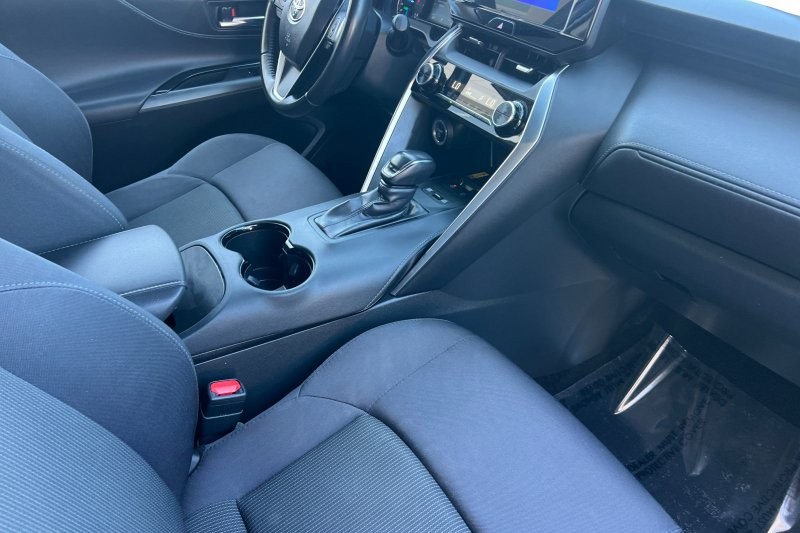 Toyota Venza Vehicle Full-screen Gallery Image 16