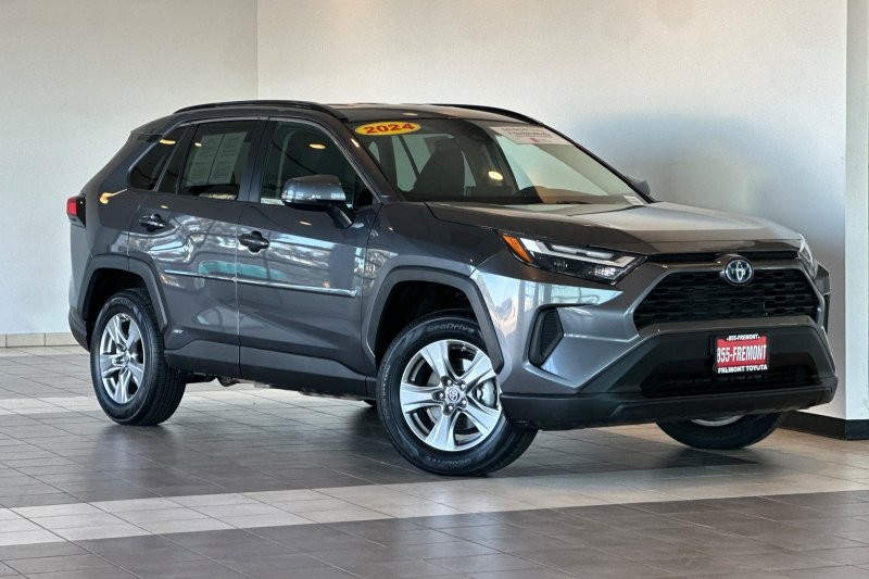 Toyota RAV4 Vehicle Full-screen Gallery Image 02
