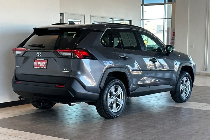 Toyota RAV4 Vehicle Full-screen Gallery Image 04