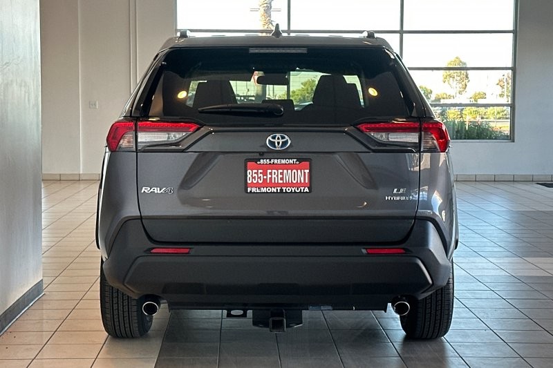 Toyota RAV4 Vehicle Full-screen Gallery Image 05