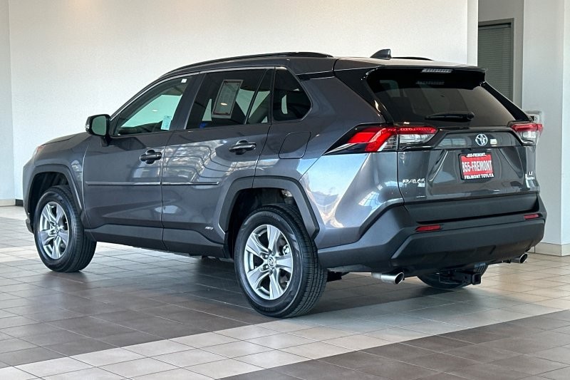 Toyota RAV4 Vehicle Full-screen Gallery Image 06