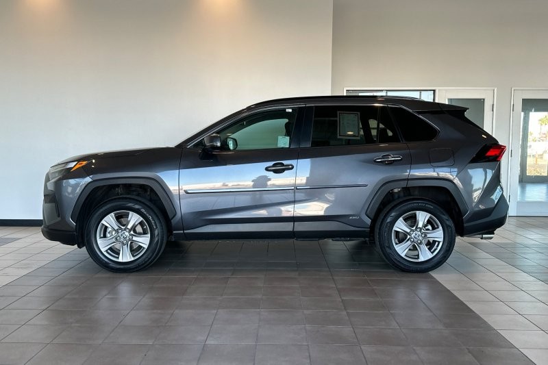 Toyota RAV4 Vehicle Full-screen Gallery Image 07