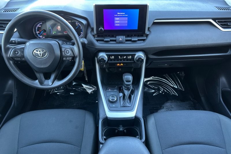 Toyota RAV4 Vehicle Full-screen Gallery Image 13