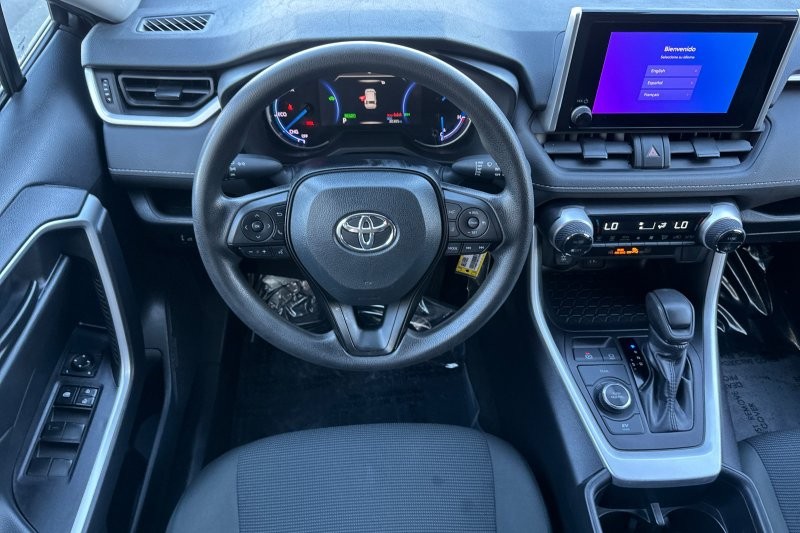 Toyota RAV4 Vehicle Full-screen Gallery Image 14
