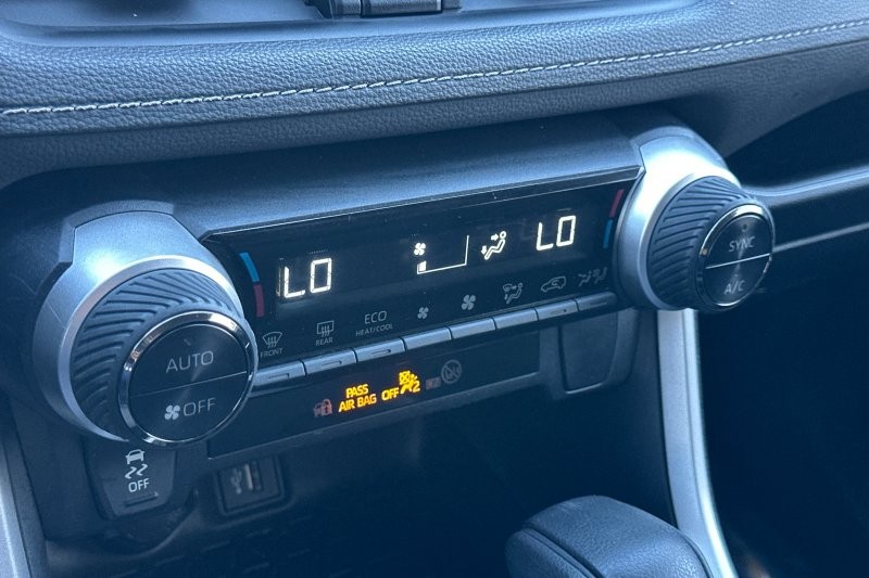 Toyota RAV4 Vehicle Full-screen Gallery Image 20