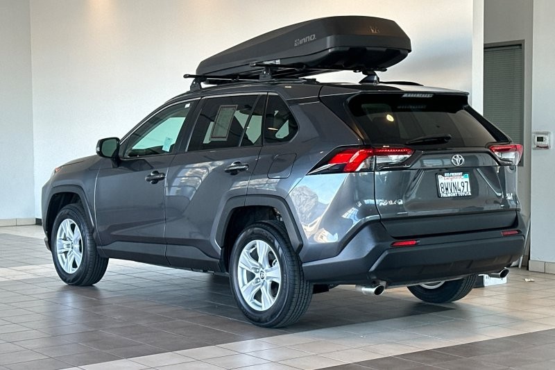 Toyota RAV4 Vehicle Full-screen Gallery Image 06