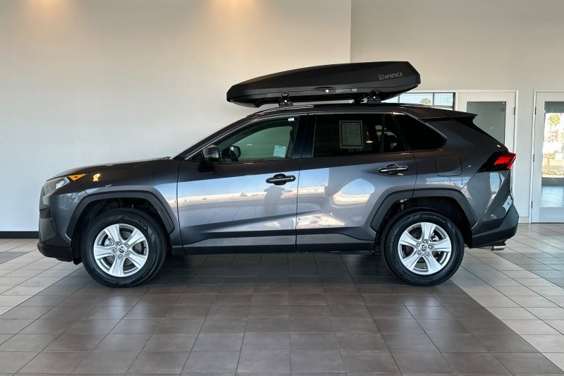 Toyota RAV4 Vehicle Full-screen Gallery Image 07