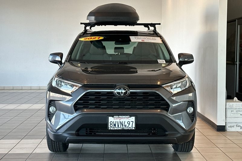 Toyota RAV4 Vehicle Full-screen Gallery Image 09