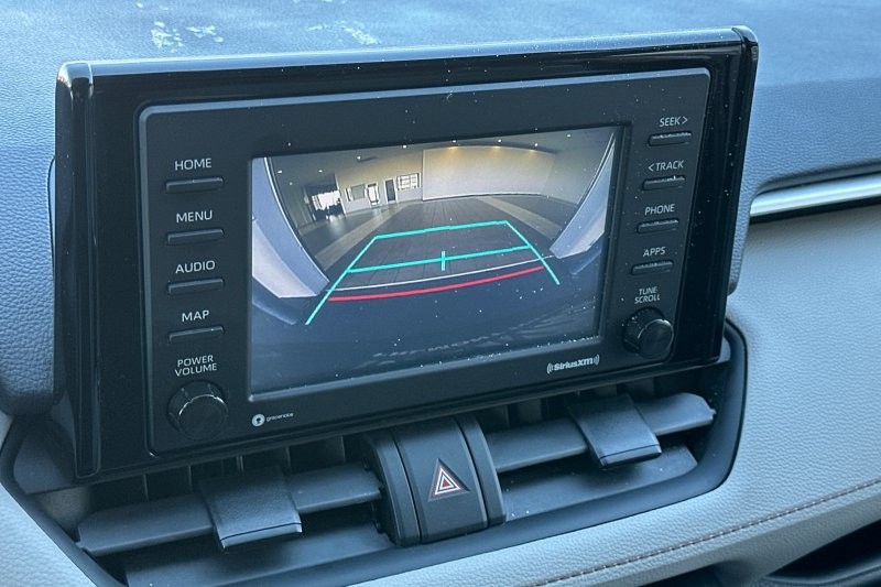 Toyota RAV4 Vehicle Full-screen Gallery Image 19