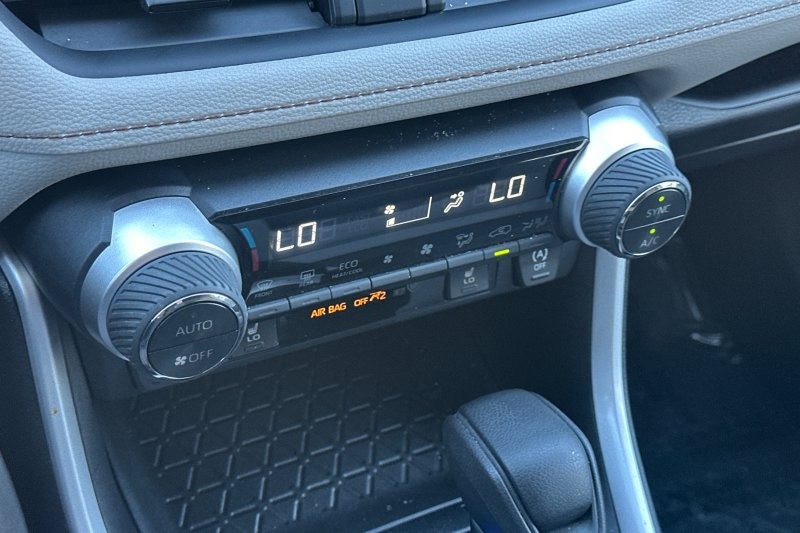 Toyota RAV4 Vehicle Full-screen Gallery Image 20