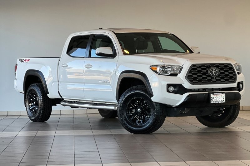 Toyota Tacoma 4WD Vehicle Full-screen Gallery Image 02