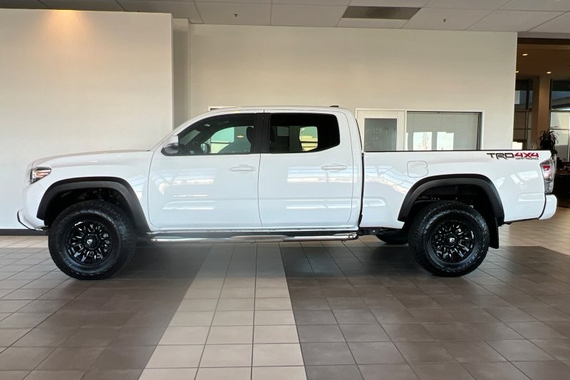 Toyota Tacoma 4WD Vehicle Full-screen Gallery Image 07