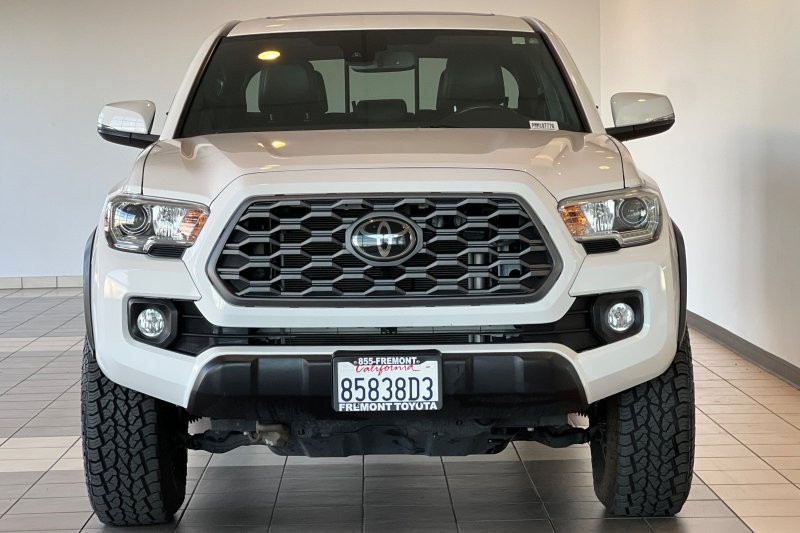 Toyota Tacoma 4WD Vehicle Full-screen Gallery Image 09