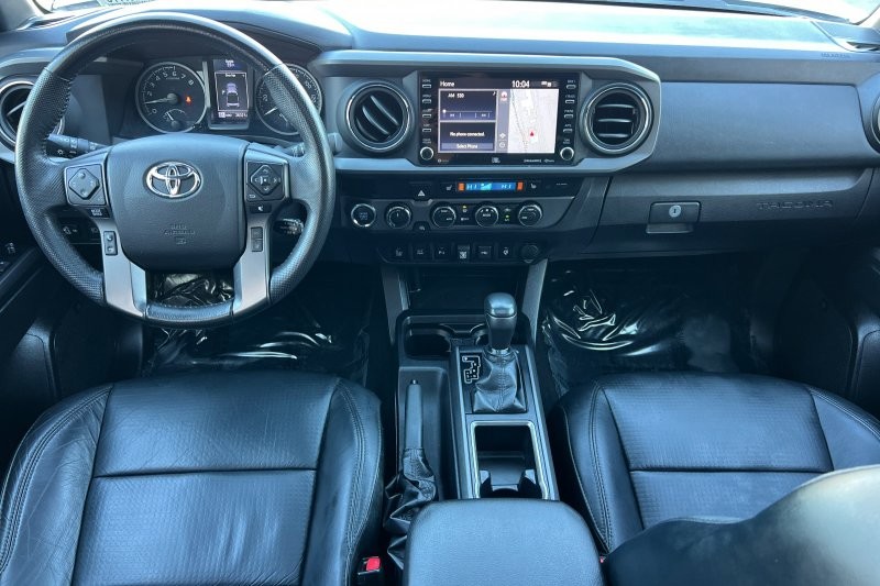 Toyota Tacoma 4WD Vehicle Full-screen Gallery Image 13