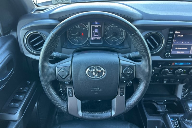 Toyota Tacoma 4WD Vehicle Full-screen Gallery Image 14