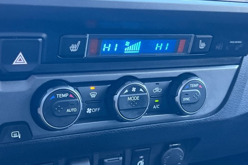 Toyota Tacoma 4WD Vehicle Full-screen Gallery Image 20