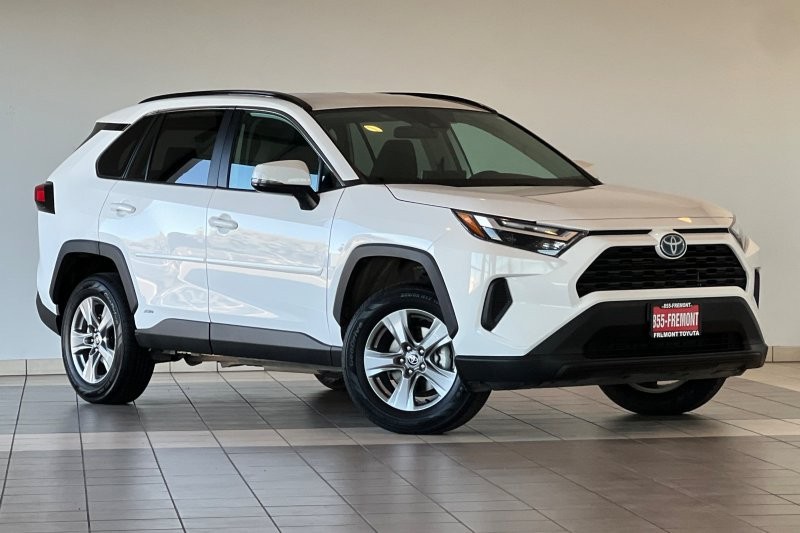 Toyota RAV4 Vehicle Full-screen Gallery Image 02