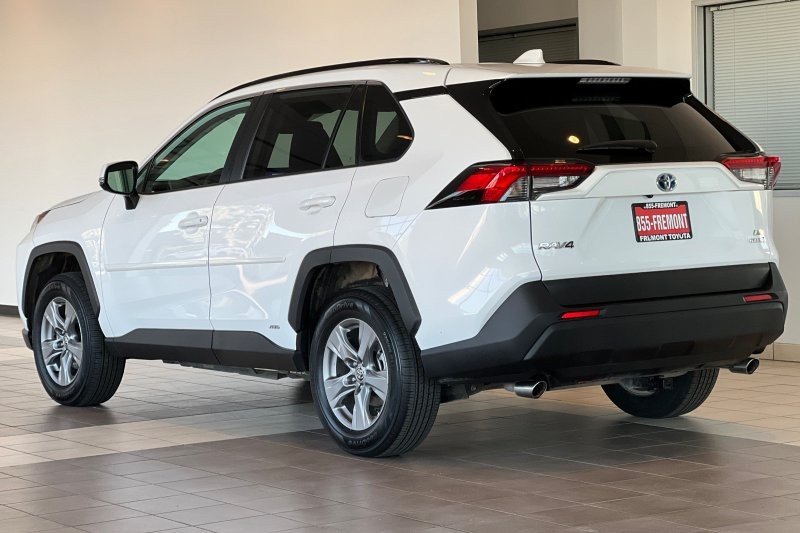 Toyota RAV4 Vehicle Full-screen Gallery Image 06