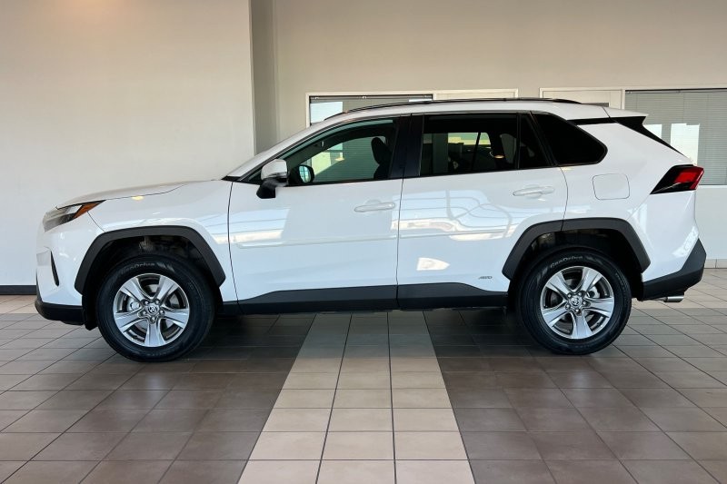 Toyota RAV4 Vehicle Full-screen Gallery Image 07