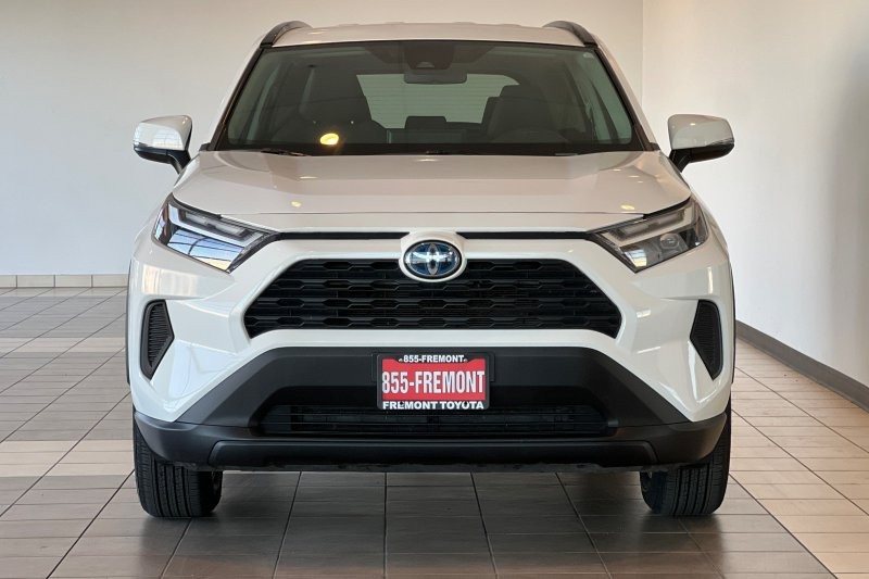 Toyota RAV4 Vehicle Full-screen Gallery Image 09