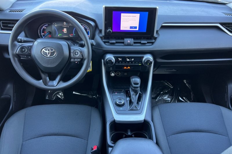 Toyota RAV4 Vehicle Full-screen Gallery Image 13