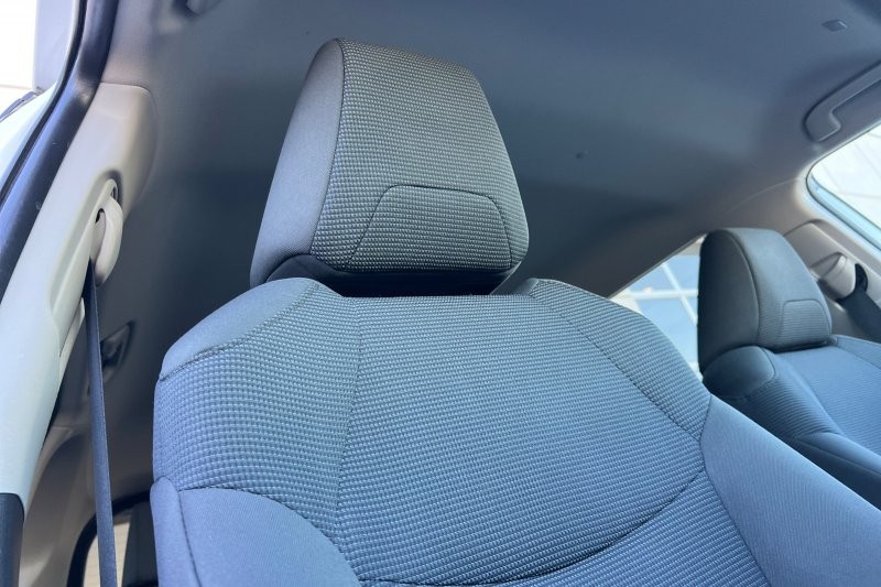 Toyota RAV4 Vehicle Full-screen Gallery Image 17