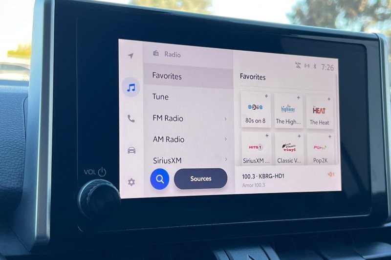 Toyota RAV4 Vehicle Full-screen Gallery Image 18