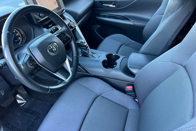 Toyota Venza Vehicle Full-screen Gallery Image 10