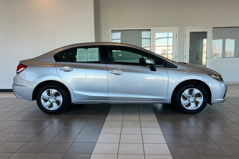Honda Civic Sedan Vehicle Full-screen Gallery Image 03