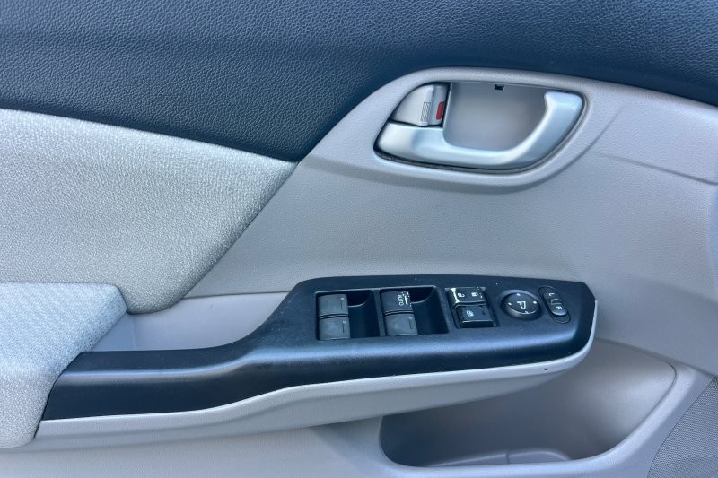 Honda Civic Sedan Vehicle Full-screen Gallery Image 11